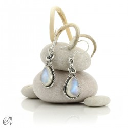 Linked drop earrings in silver and stones - Moonstone