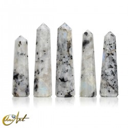 Piedra Luna, punta con 8 lados