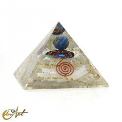 Pirámide grande de orgonita (10 cm) con esfera y piedras naturales - Selenita