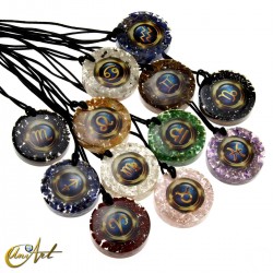 12 colgantes de orgonita con las piedras y signos zodiacales