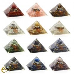 Pack de 12 pirámides de orgonita con piedras y glifos zodiacales