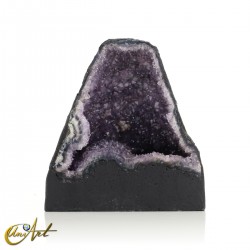 Amethyst geode with small central calcite