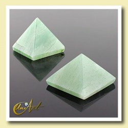 quartz pyramid, 2cm - Green Quartz