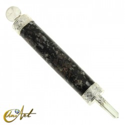 Varita de poder en rubí o labradorita - Rubí en matriz