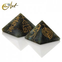 Pyramid with 4 Reiki symbols engraved - Labradorite
