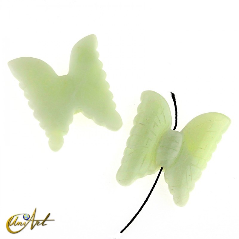 Mariposa en jade verde para enfilar