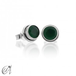 Sterling silver round earrings with emerald