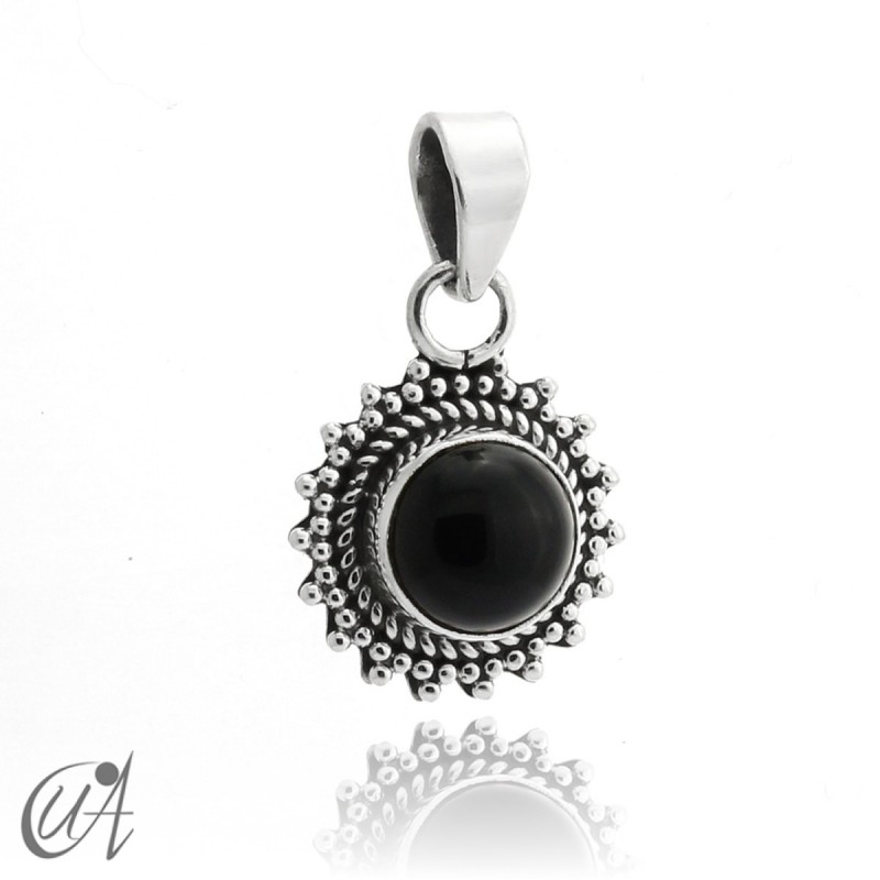 Suno pendant in 925 silver with natural onyx