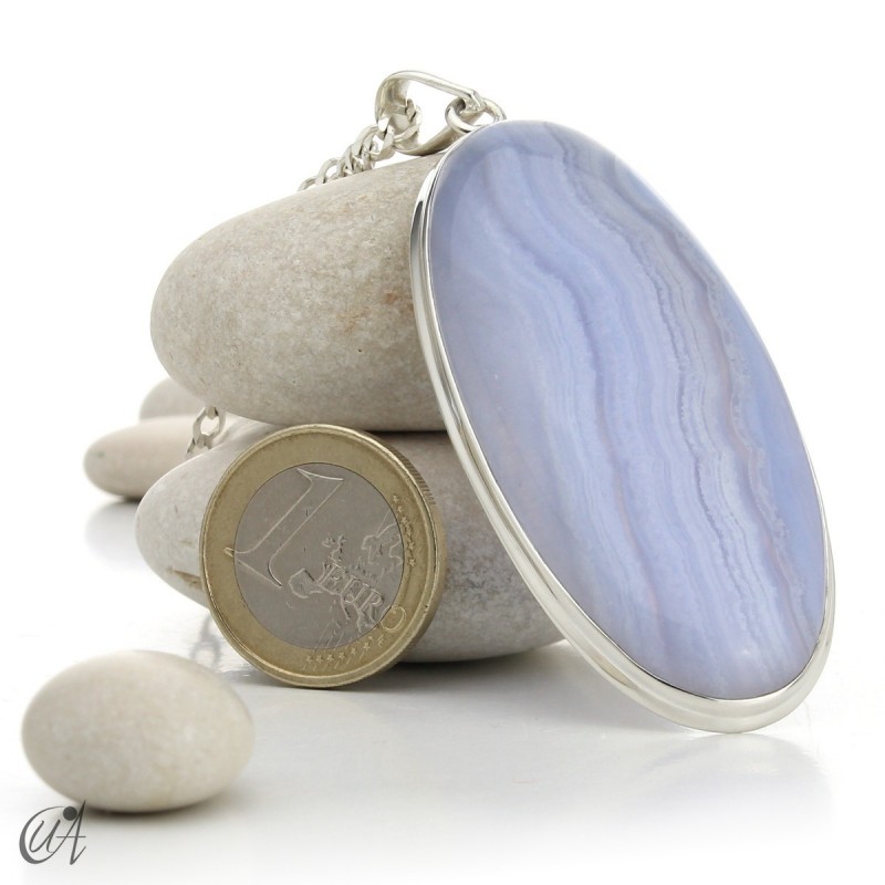 Oval chalcedony and sterling silver pendant model 5