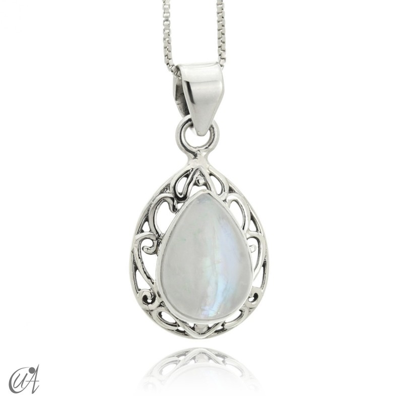 Lahab pendant in sterling silver with natural moonstone