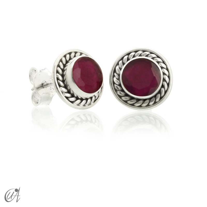Mini pendientes Sunna, rubí y plata de ley