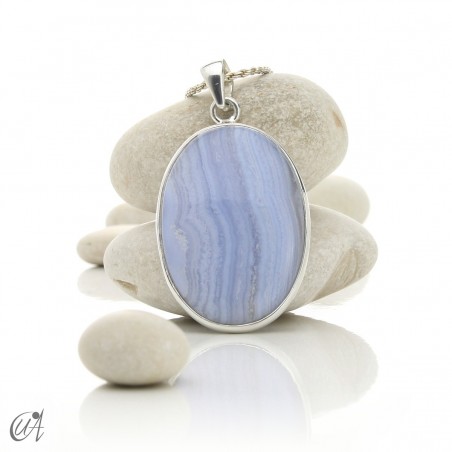 Colgante oval de calcedonia y plata de ley modelo 6
