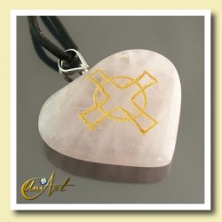 Corazón con la Cruz Celta grabada en Cuarzo Rasa