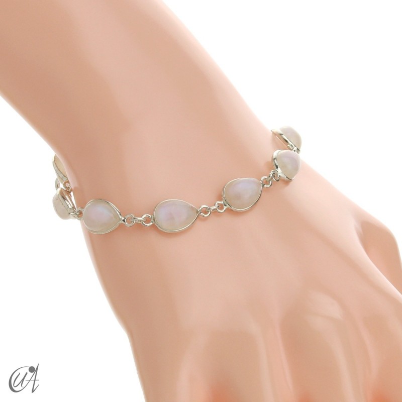 Silver bracelet and teardrop-cut stones - moonstone