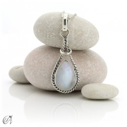 Linked drop pendant in silver 925 and moonstone