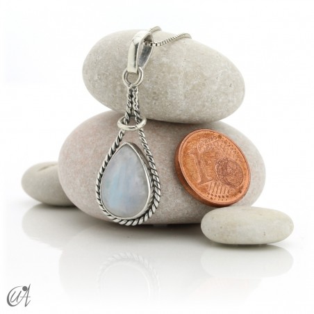 Linked drop pendant in silver 925 and moonstone