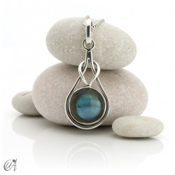 Elo model pendant in sterling silver and labradorite