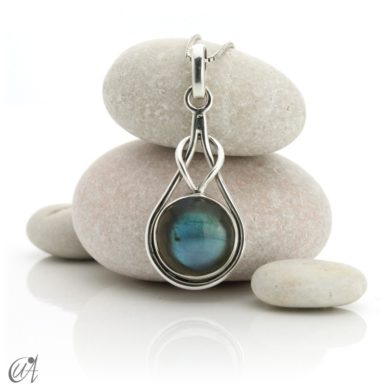 Elo model pendant in sterling silver and labradorite
