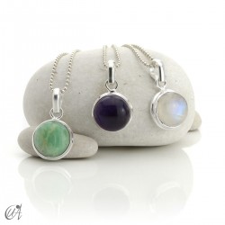 Classic round pendant in sterling silver with gemstone