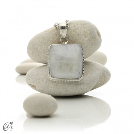 Quadrangular moonstone pendant in silver - model 3