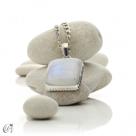 Quadrangular moonstone pendant in silver - model 3