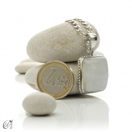 Colgante cuadrangular de piedra luna en plata - modelo 3