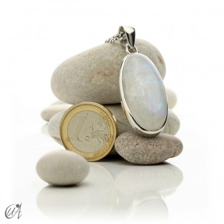 Plata y piedra luna, colgante  ovalado, modelo 3