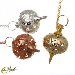 Metal fretwork orb pendulum