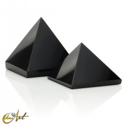 Black obsidian pyramid, 5 cm