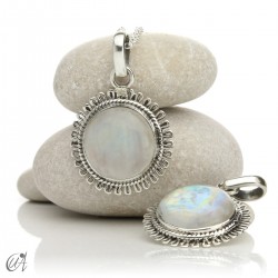 Moonstone and silver pendant – Matahari