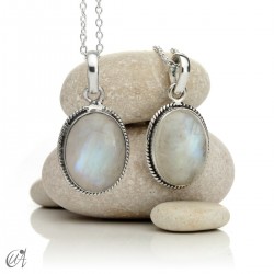 Aryuna moonstone and sterling silver pendant
