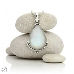 Deví pendant in sterling silver and moonstone