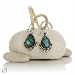 Deví model earrings in 925 silver and labradorite