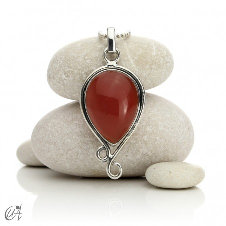 Aine pendant in 925 silver and carnelian