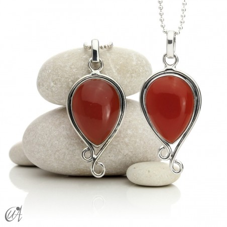 Aine pendant in 925 silver and carnelian