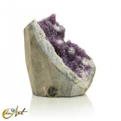 Amethyst druse with calcite crystals