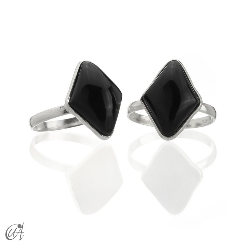 Black onyx silver ring, basic lozenge shape