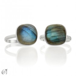 Basic cushion ring, in silver with labradorite
