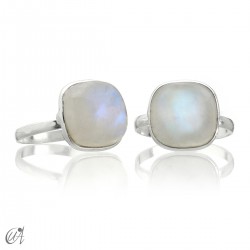 Basic cushion ring, in silver with moonstone
