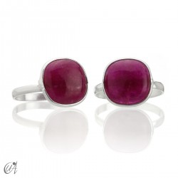 Basic cushion ring, in silver with ruby