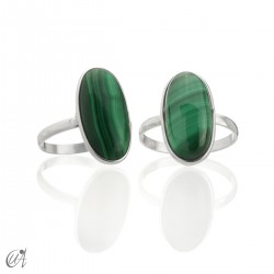 Basic oval silver ring with malachite