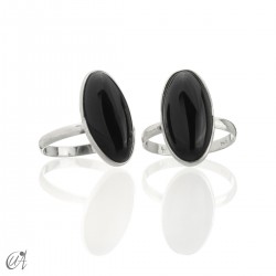 Basic oval silver ring with black onyx