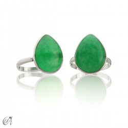 Basic teardrop ring, green sapphire and silve