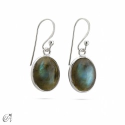 Silver and natural labradorite earring, basic oval model