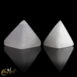 Piramide en selenita natural - 5 cm