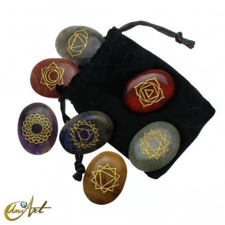 Kit with 7 engraved stones for chakra balancing