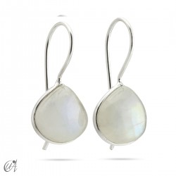 Earrings in silver and moonstone, basic pear model