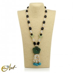 Necklace with natural stones