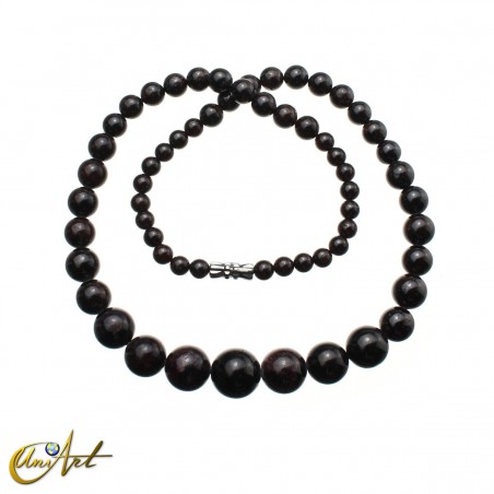 Short Classic Style Garnet Necklace