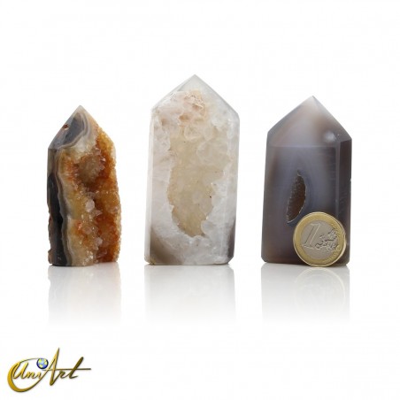 Agate points with crystallization, 300-gram lot with 3 pieces.